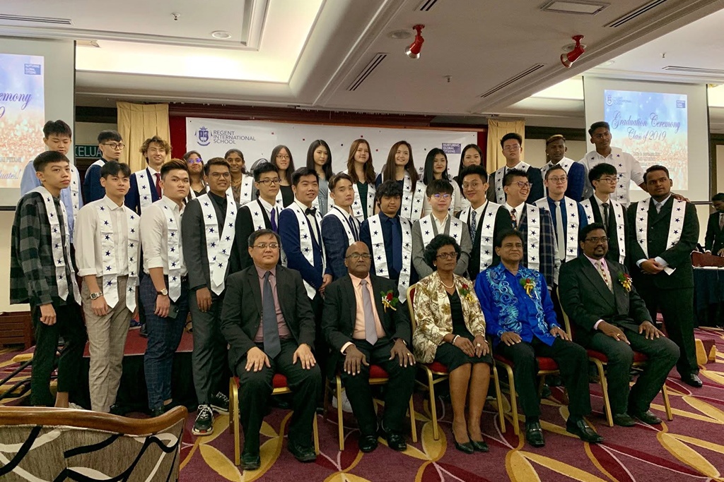 How to Maintain and Renew Your Scholarship at an International School